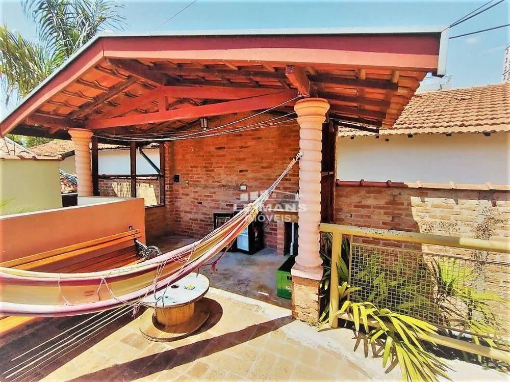 Casa, 4 quartos, 218 m² - Foto 1