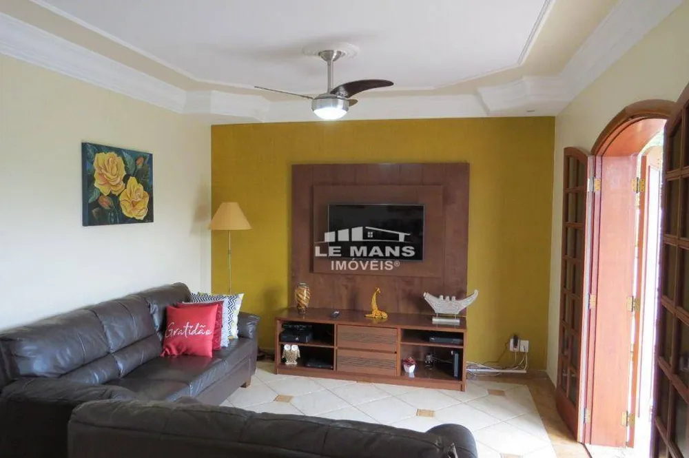 Casa, 3 quartos, 220 m² - Foto 1