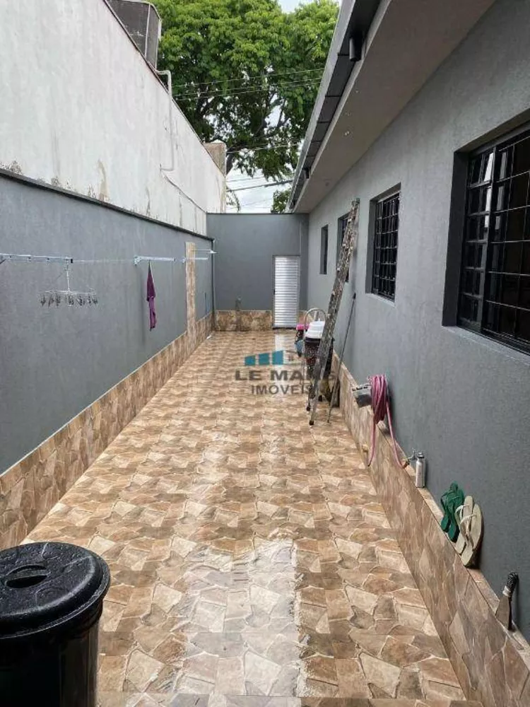 Casa à venda com 3 quartos, 168m² - Foto 1