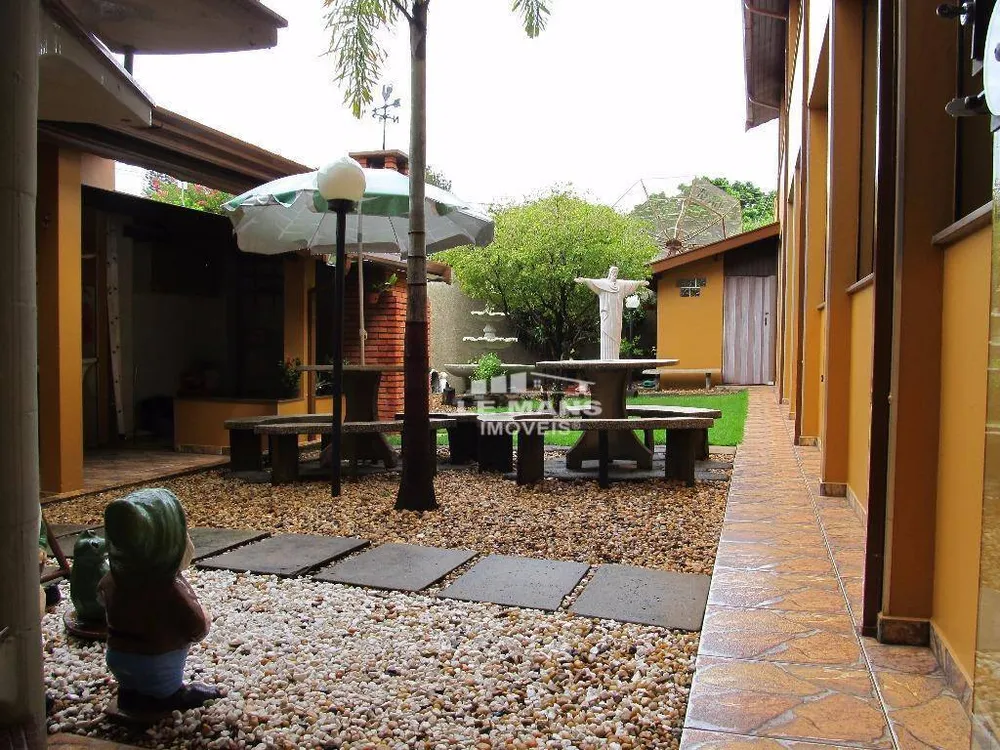 Casa, 4 quartos, 380 m² - Foto 1