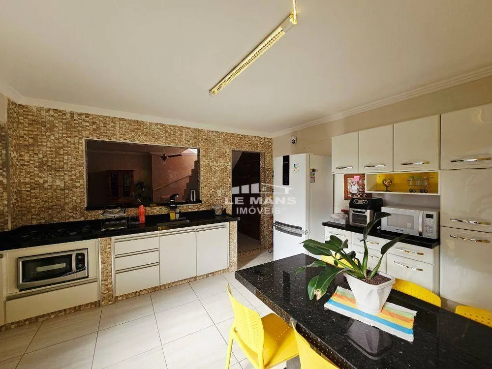 Casa, 3 quartos, 220 m² - Foto 9