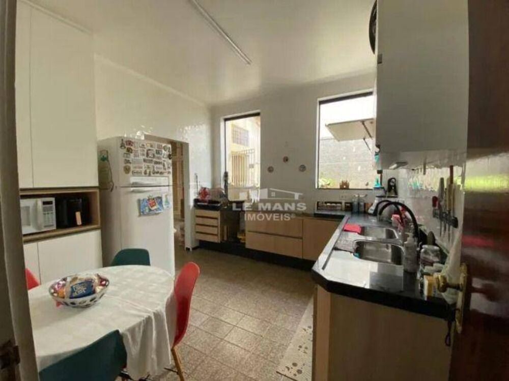 Casa à venda com 5 quartos, 283m² - Foto 1