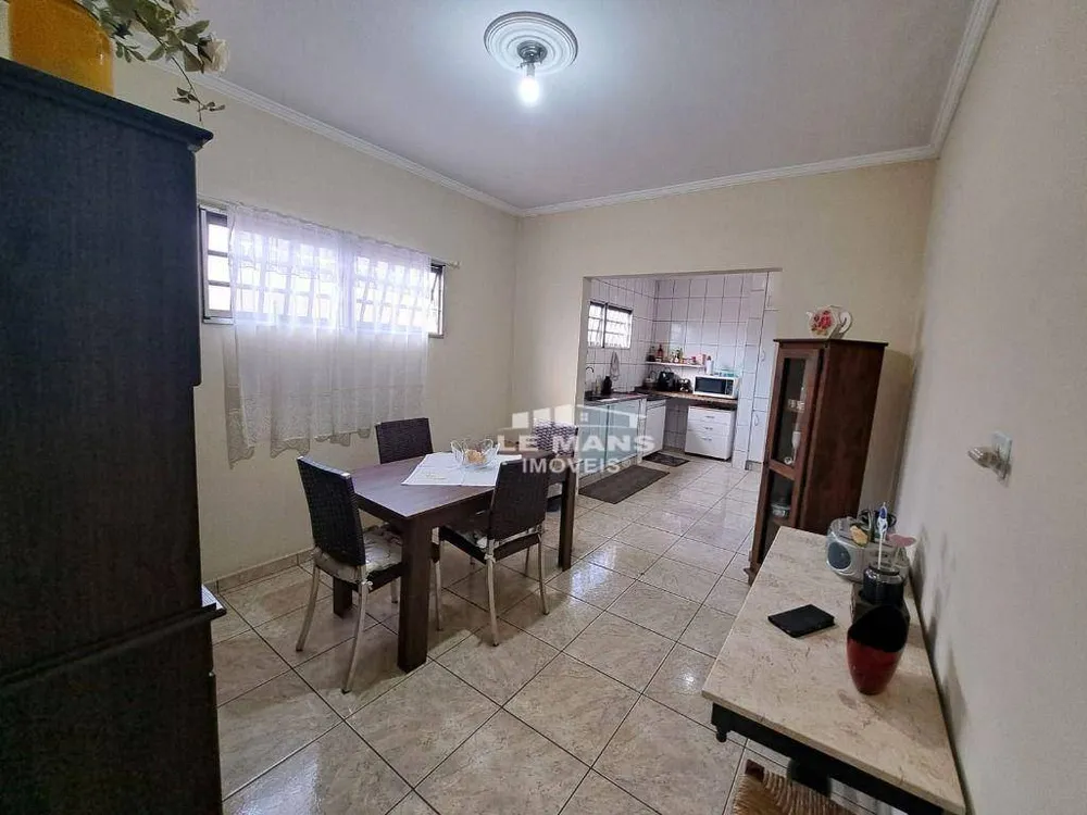 Casa, 3 quartos, 200 m² - Foto 2