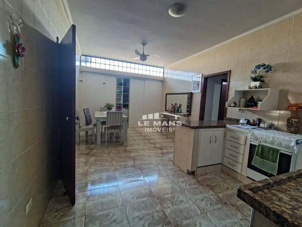 Casa, 6 quartos, 296 m² - Foto 2