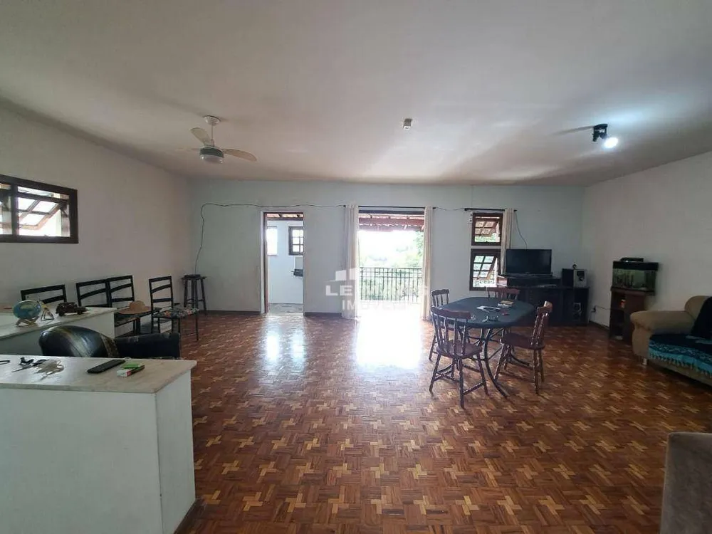 Casa, 4 quartos, 270 m² - Foto 1