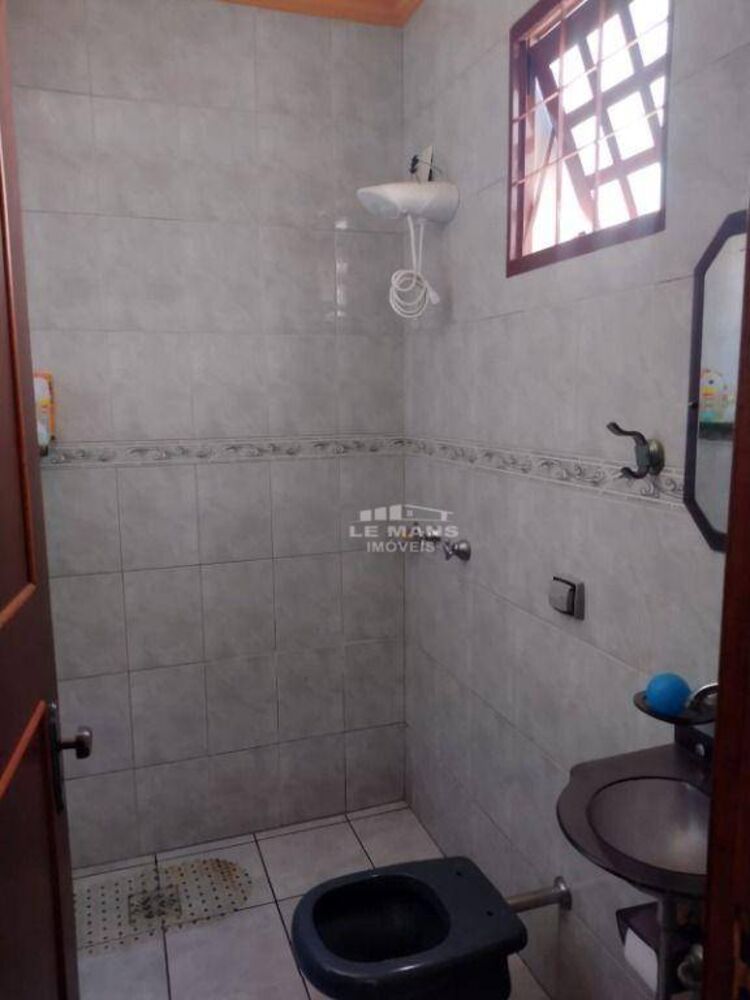 Casa, 3 quartos, 240 m² - Foto 1