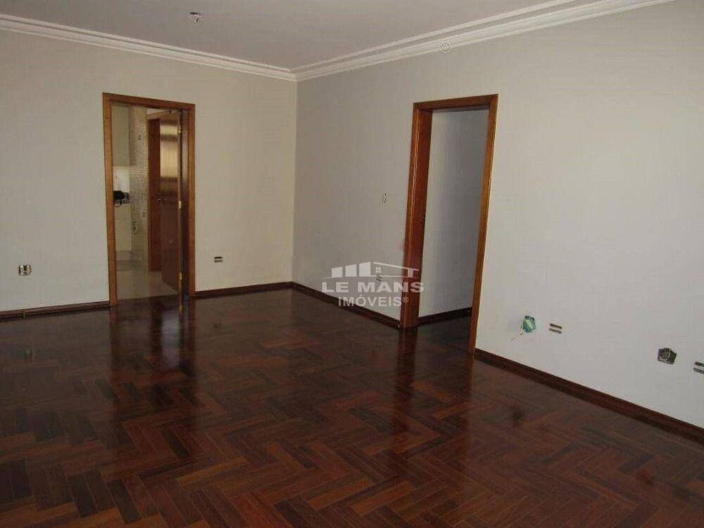 Apartamento à venda com 3 quartos, 126m² - Foto 2