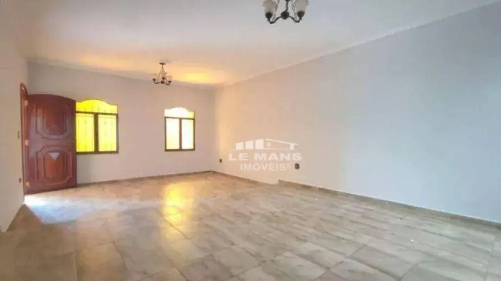Casa, 3 quartos, 168 m² - Foto 2