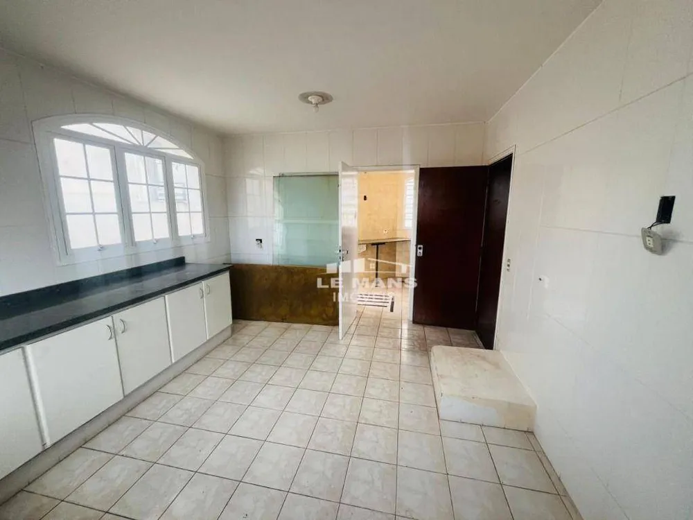 Casa, 4 quartos, 319 m² - Foto 2