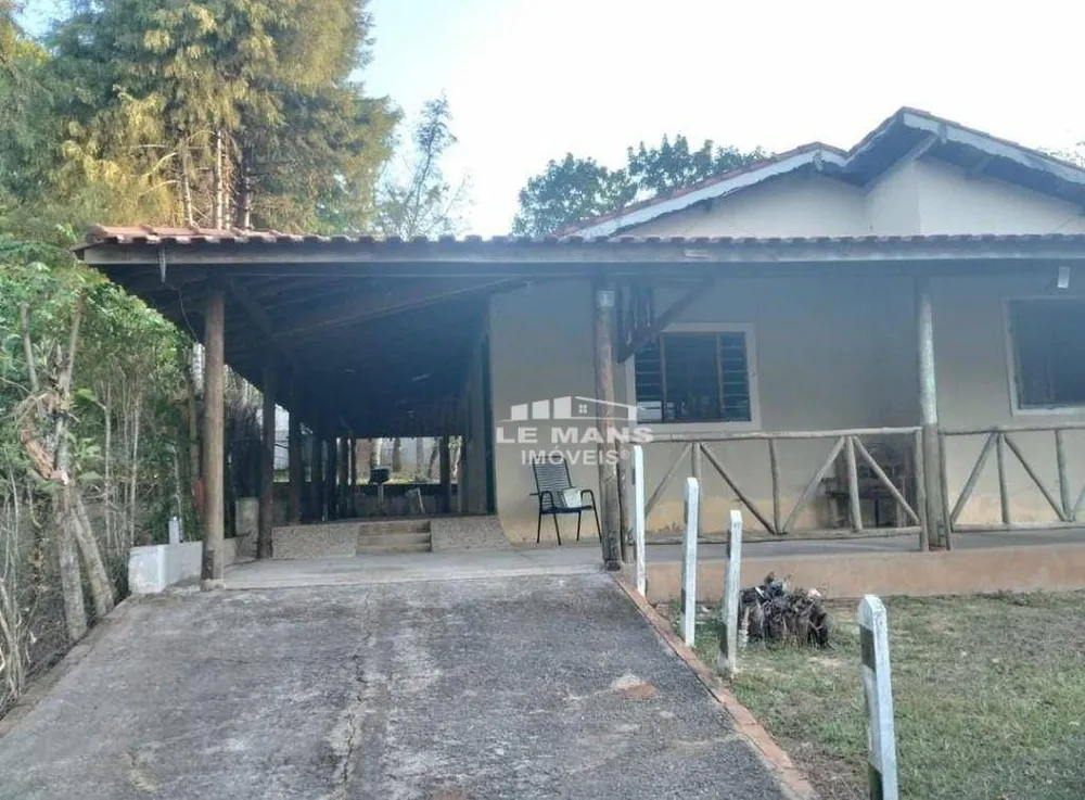Chácara, 3 quartos, 1050 m² - Foto 1