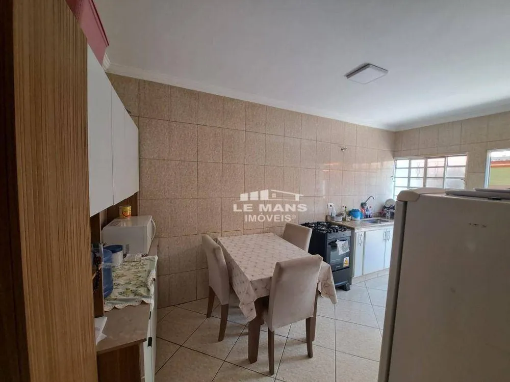 Casa, 3 quartos, 197 m² - Foto 4
