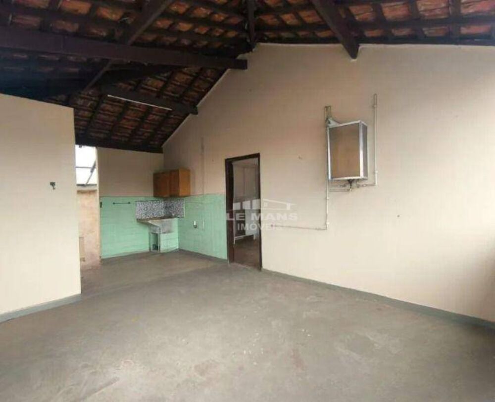 Casa à venda e aluguel com 3 quartos, 127m² - Foto 2
