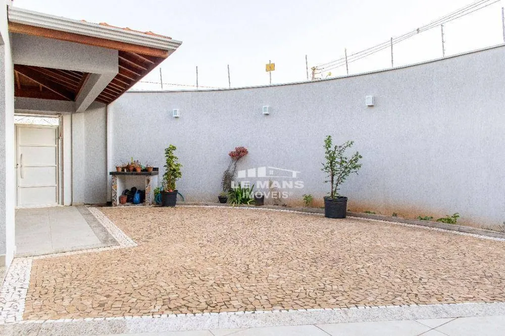 Casa, 4 quartos, 260 m² - Foto 1