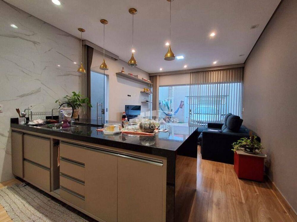 Casa à venda com 2 quartos, 65m² - Foto 1