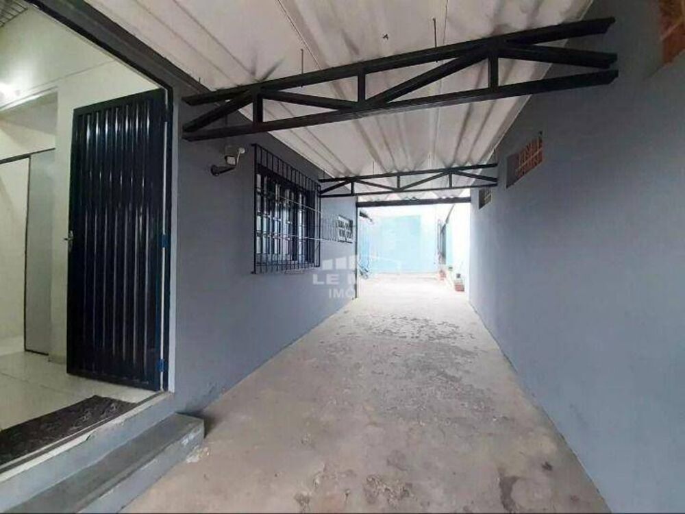 Casa à venda com 9 quartos, 204m² - Foto 1