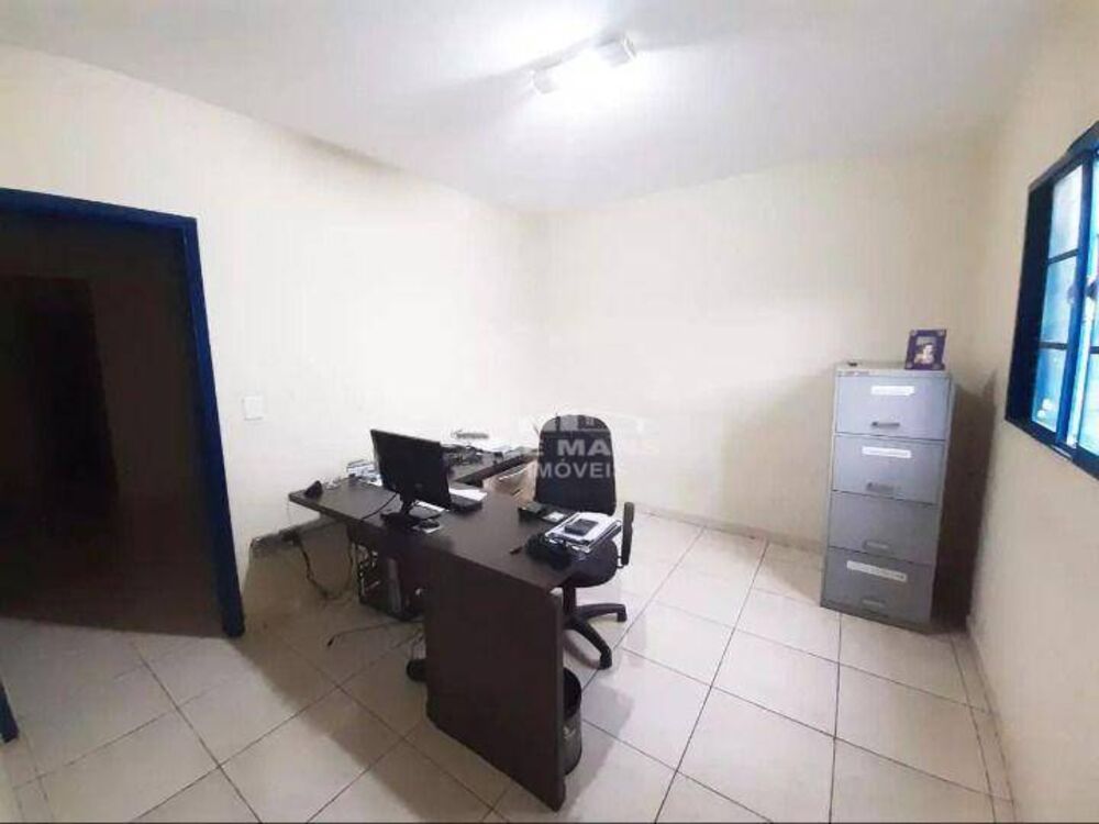Casa à venda com 9 quartos, 204m² - Foto 8