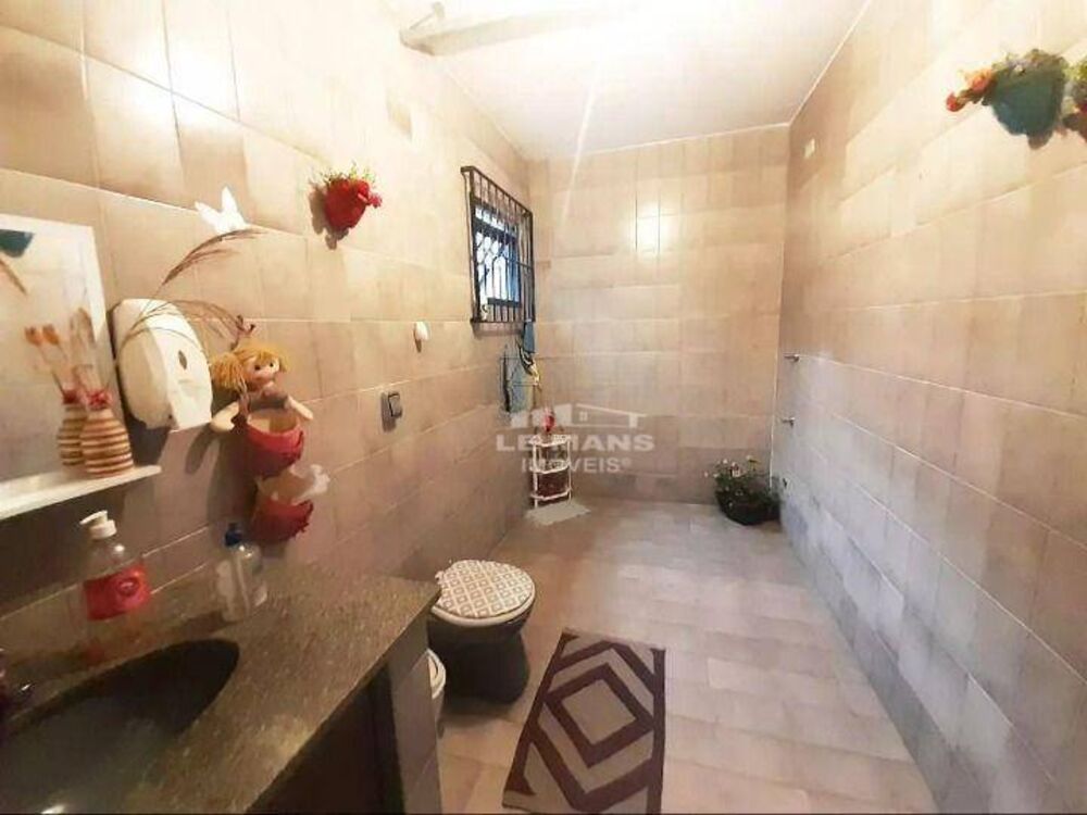 Casa à venda com 9 quartos, 204m² - Foto 11