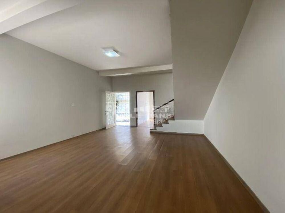 Casa para alugar com 4 quartos, 176m² - Foto 6