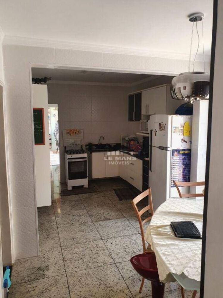 Casa, 4 quartos, 200 m² - Foto 2