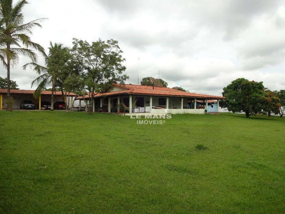 Chácara, 4 quartos, 2572 m² - Foto 1