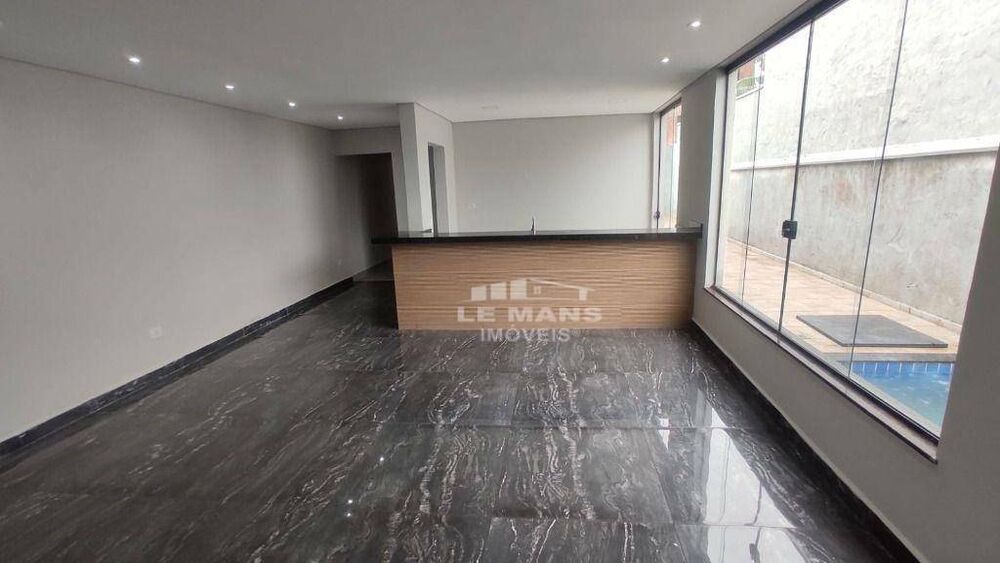 Casa à venda com 2 quartos, 126m² - Foto 3
