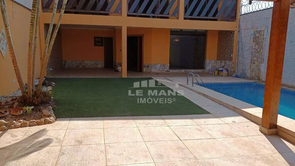 Casa à venda com 3 quartos, 236m² - Foto 2