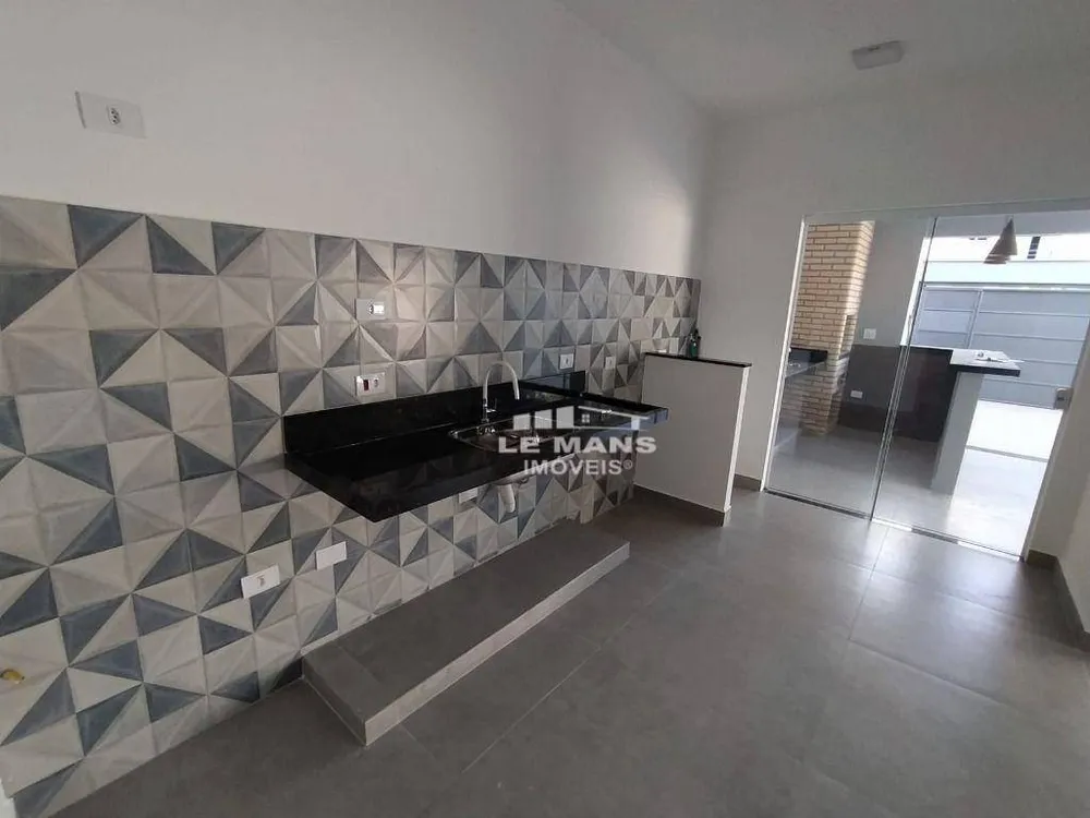 Casa, 3 quartos, 131 m² - Foto 1