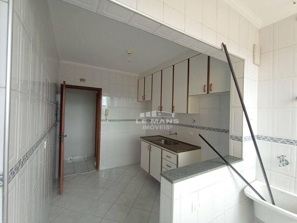 Apartamento à venda com 3 quartos, 74m² - Foto 2