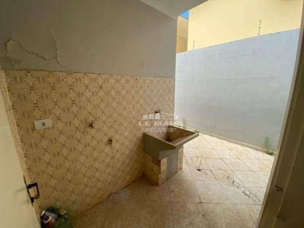 Casa à venda e aluguel com 3 quartos, 130m² - Foto 4
