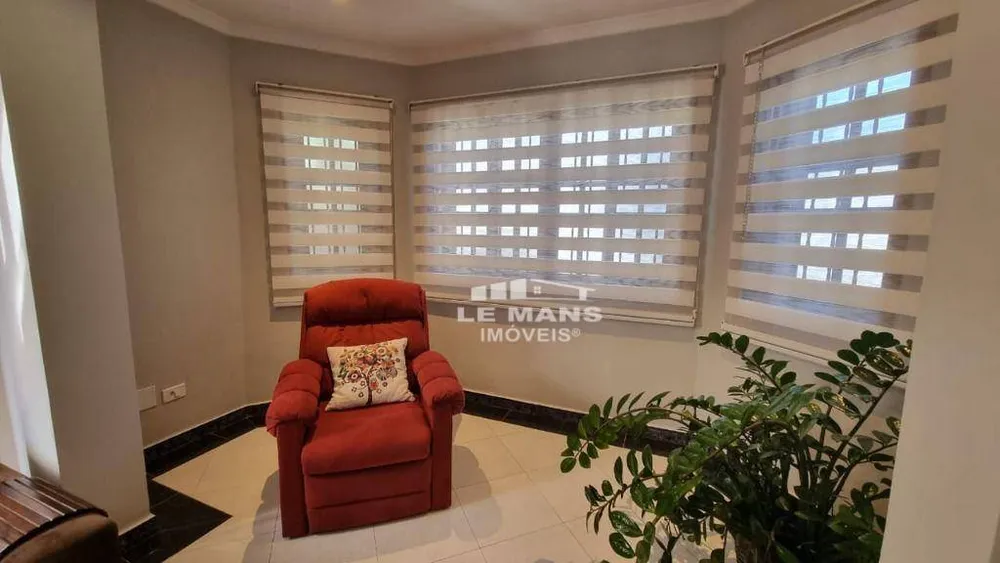 Casa, 3 quartos, 237 m² - Foto 1