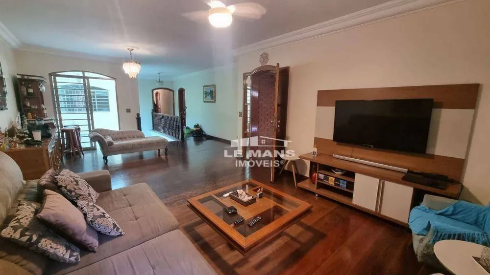 Casa, 4 quartos, 330 m² - Foto 1