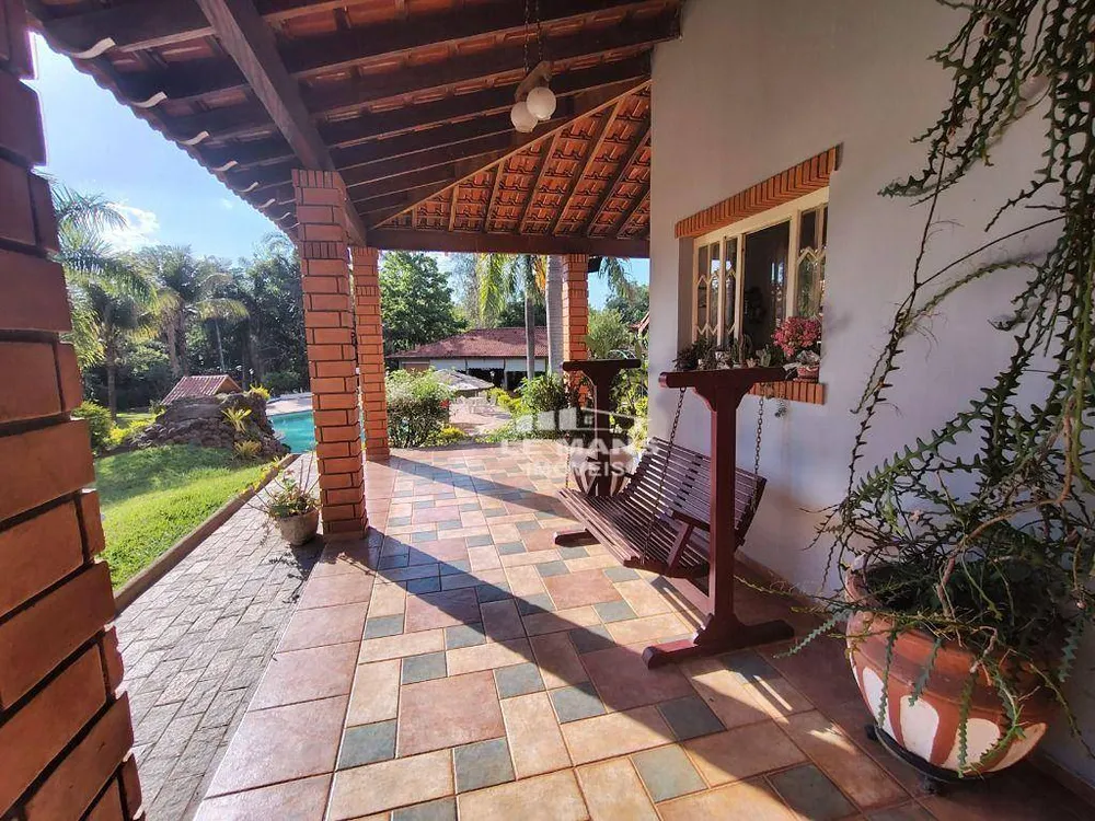 Chácara, 8 quartos, 1 m² - Foto 1