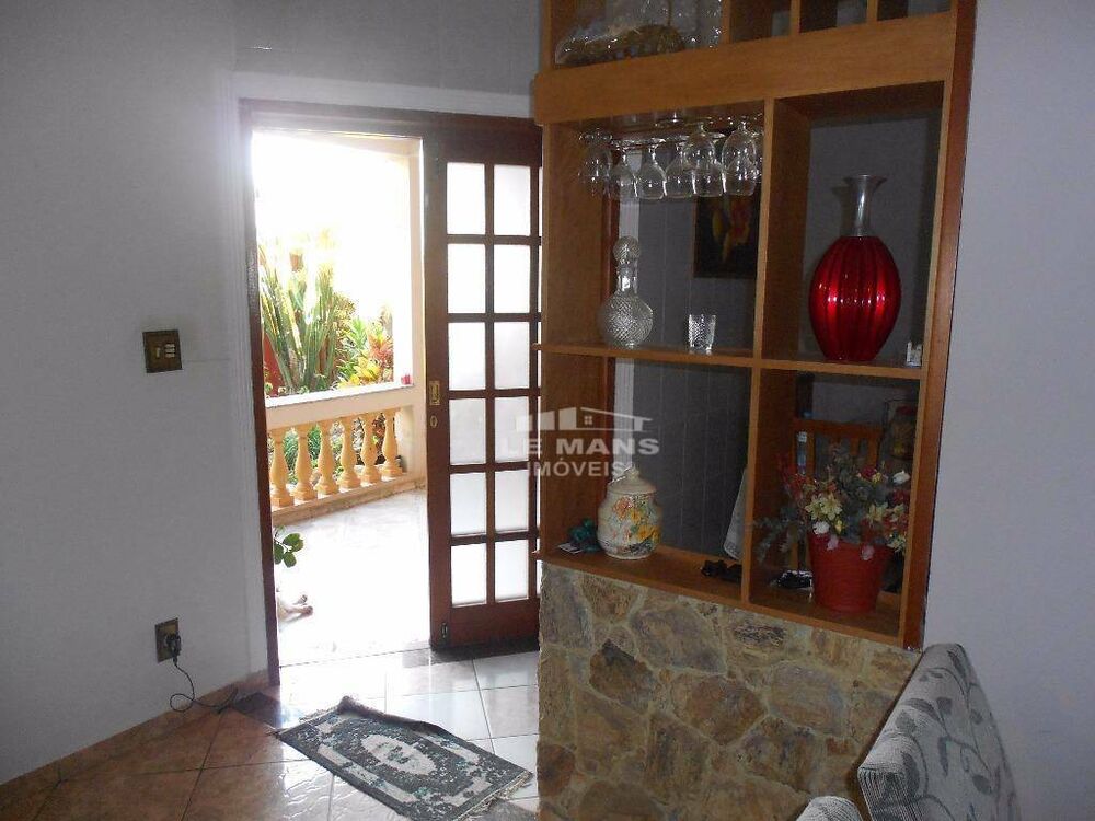 Casa, 3 quartos, 205 m² - Foto 1