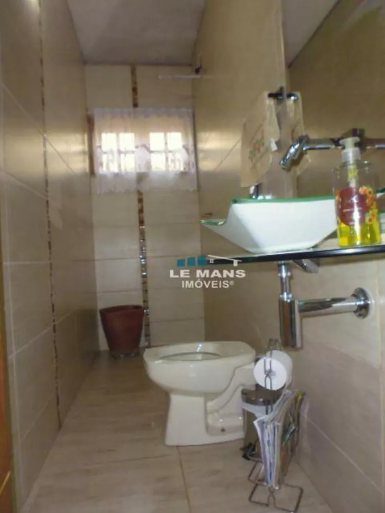 Casa à venda com 2 quartos, 190m² - Foto 1