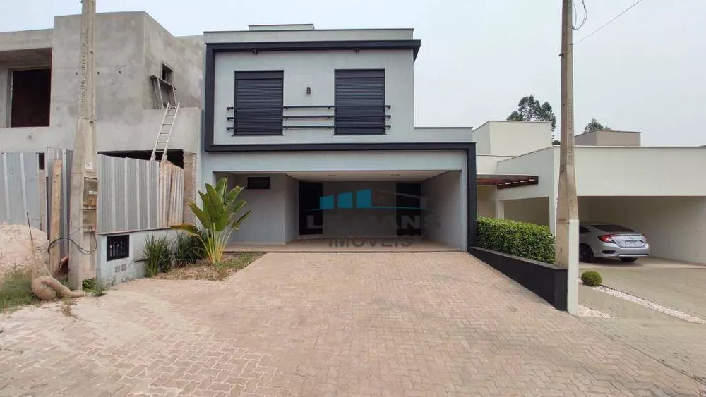 Casa de Condomínio à venda com 3 quartos, 230m² - Foto 1