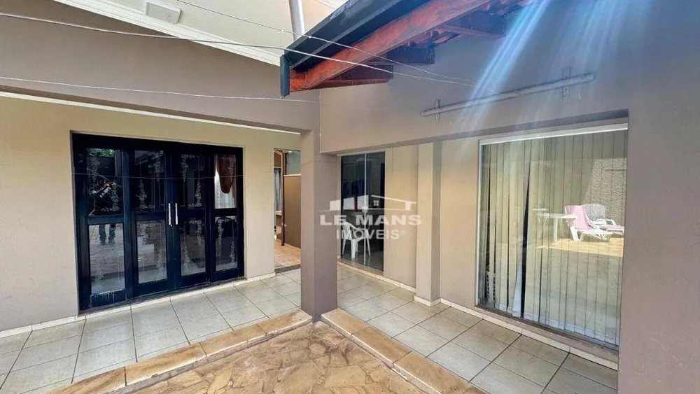 Casa, 3 quartos, 255 m² - Foto 2