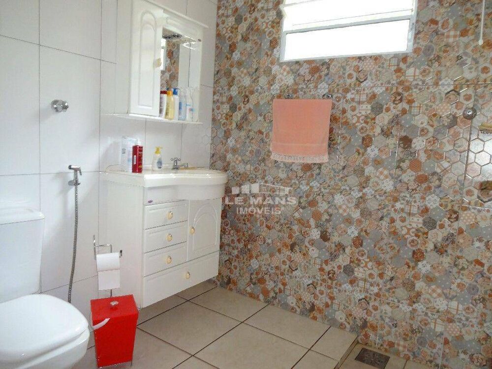 Casa à venda com 4 quartos, 190m² - Foto 2
