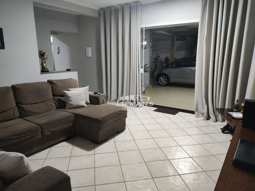 Casa, 3 quartos, 189 m² - Foto 2