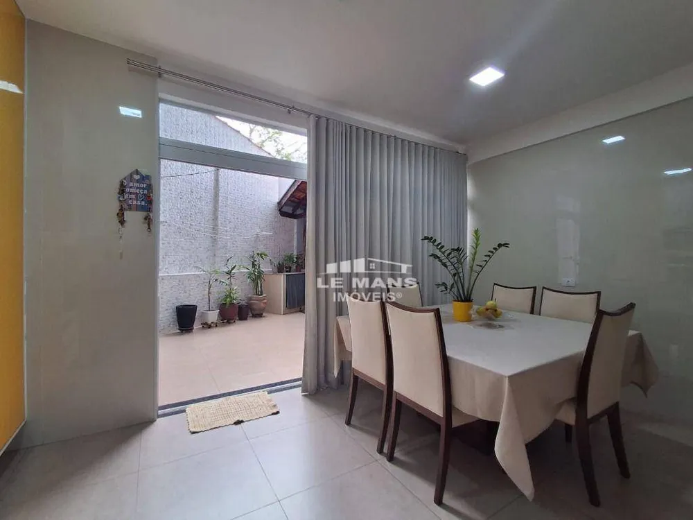 Casa, 3 quartos, 189 m² - Foto 1
