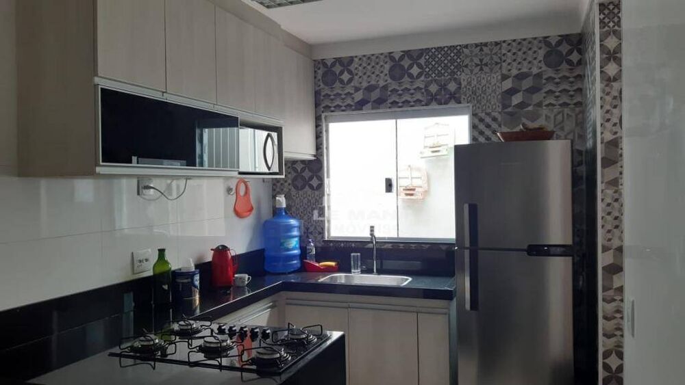 Casa à venda com 4 quartos, 150m² - Foto 2
