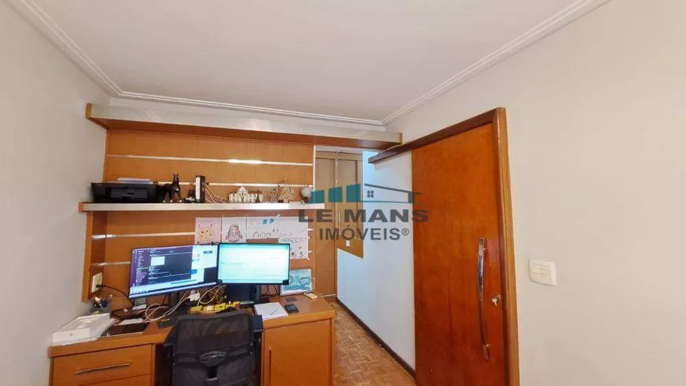 Apartamento à venda com 3 quartos, 160m² - Foto 2