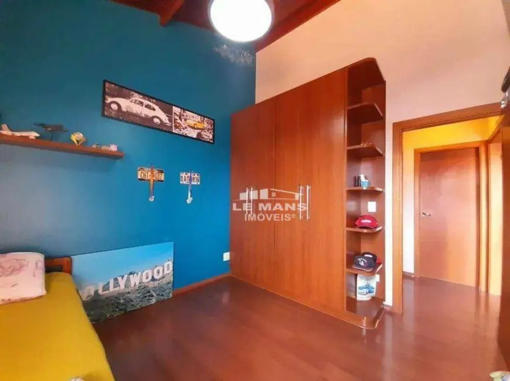 Casa, 3 quartos, 243 m² - Foto 1