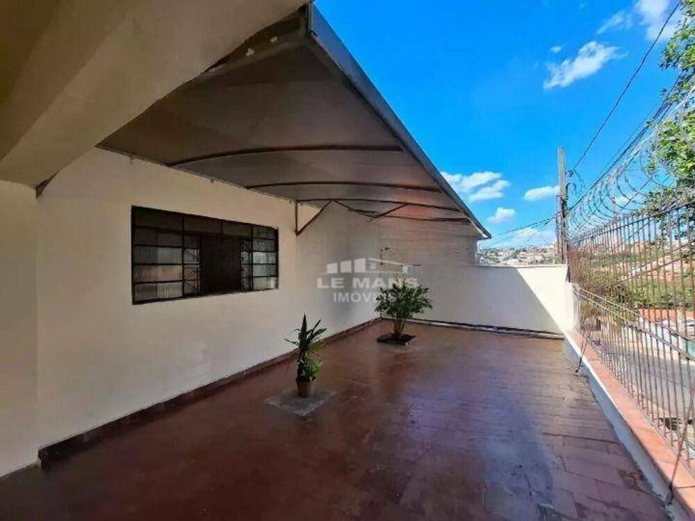 Casa à venda com 3 quartos, 167m² - Foto 1