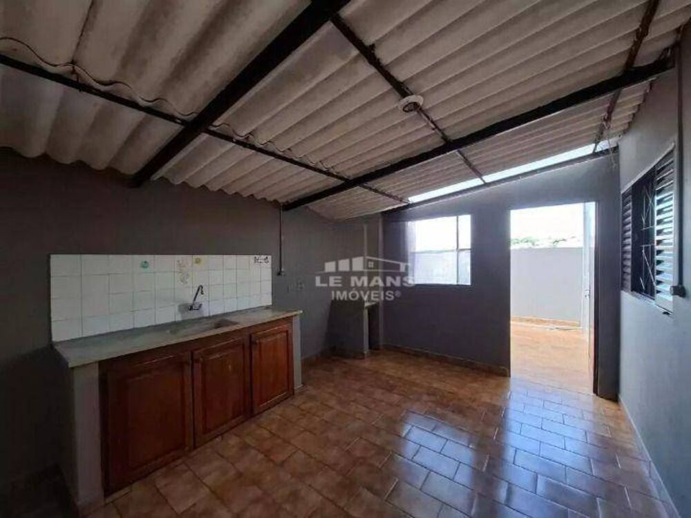 Casa à venda com 3 quartos, 167m² - Foto 4