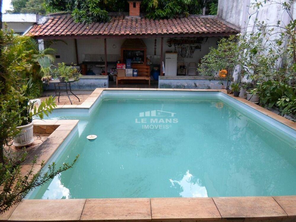 Casa à venda com 3 quartos, 182m² - Foto 1