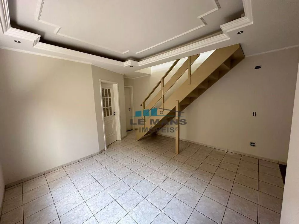 Casa à venda com 3 quartos, 231m² - Foto 2