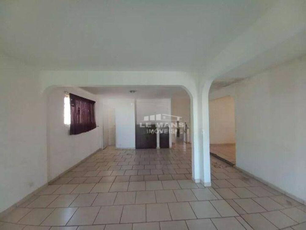 Casa para alugar com 3 quartos, 191m² - Foto 2
