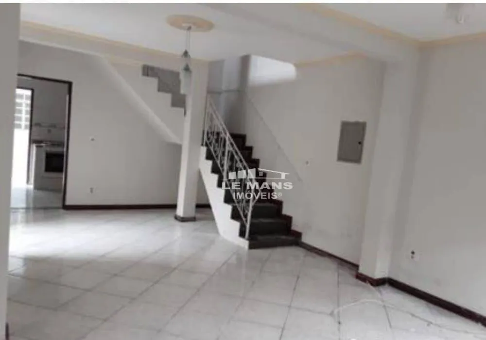 Casa, 5 quartos, 300 m² - Foto 1