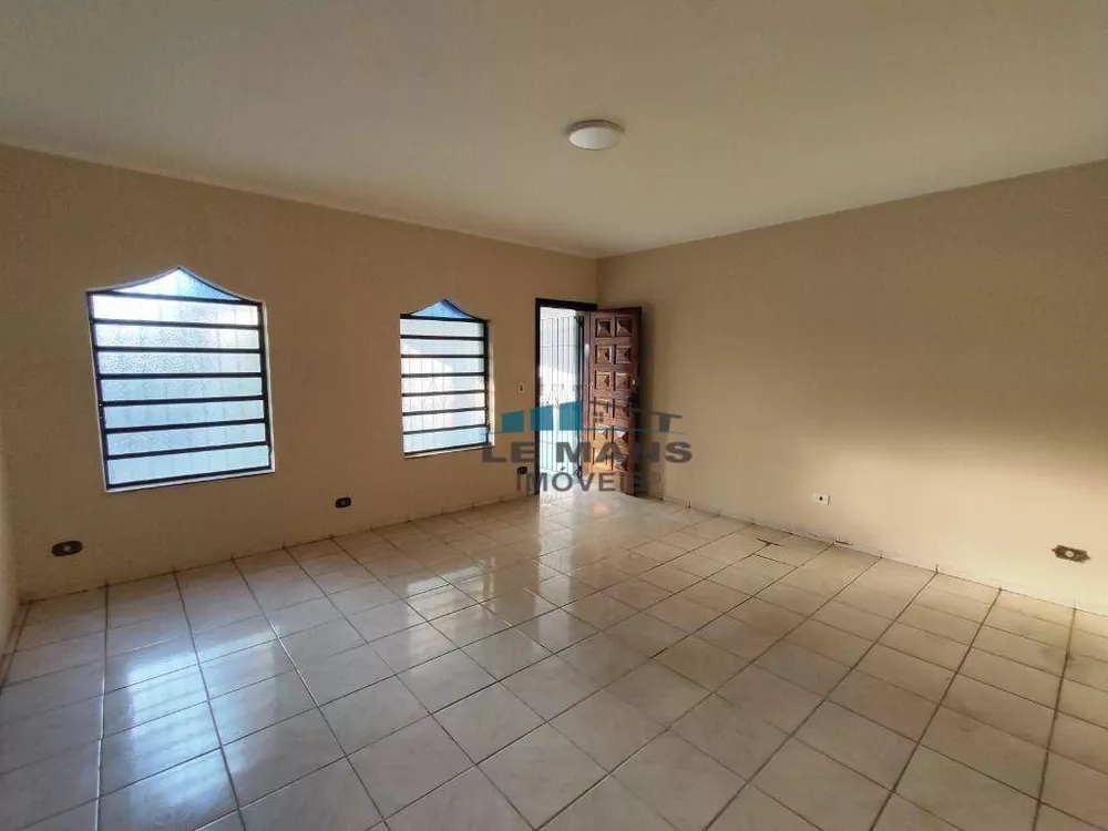 Casa para alugar com 3 quartos, 190m² - Foto 1