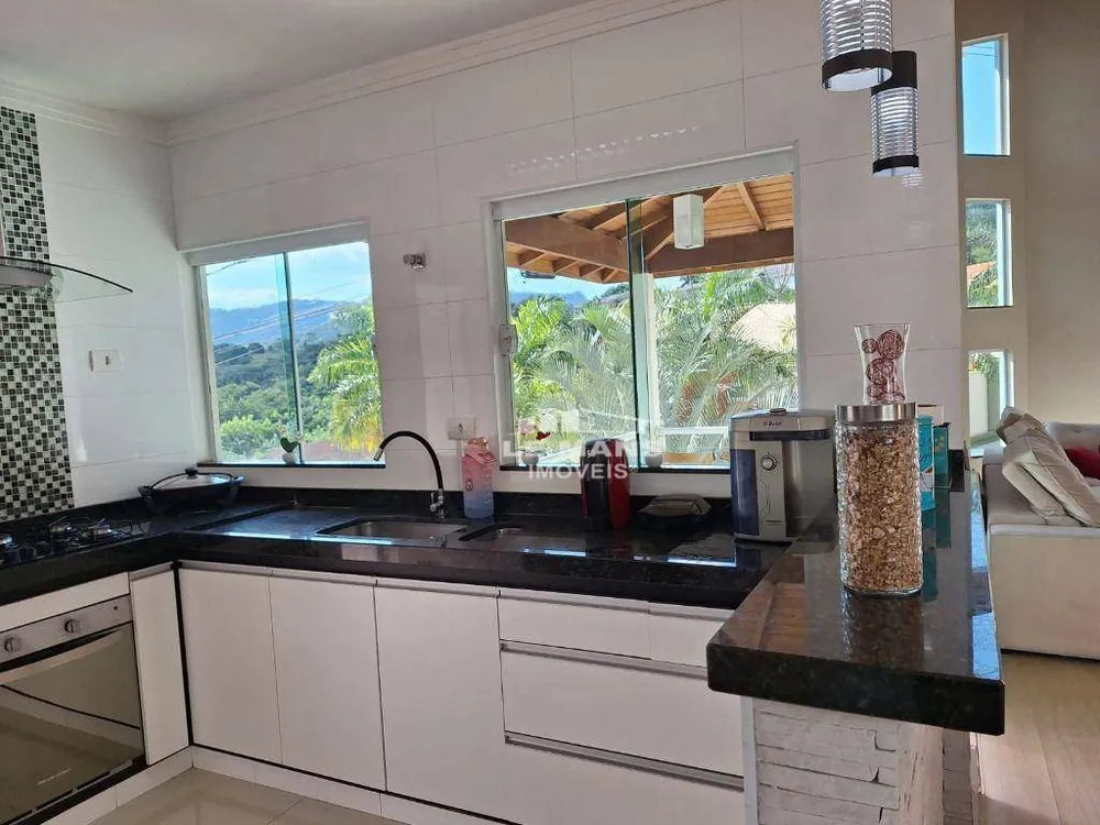 Casa, 3 quartos, 238 m² - Foto 2
